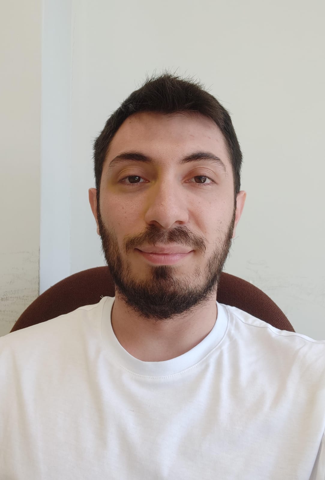Arş.Gör. Batuhan SADIKSÖZ.jpeg (87 KB)
